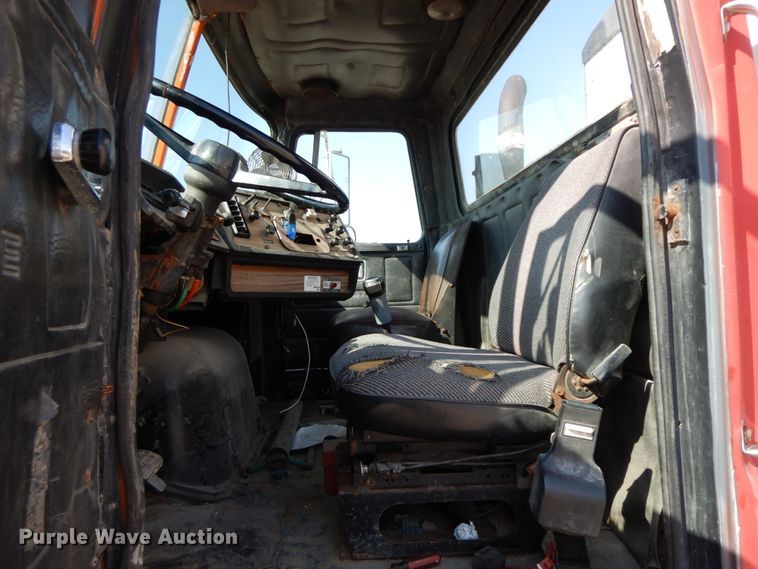 image for item HJ9735 1987 White WCM  fertilizer delivery truck