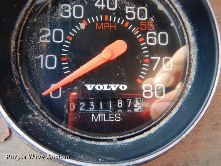 image for item HJ9735 1987 White WCM  fertilizer delivery truck