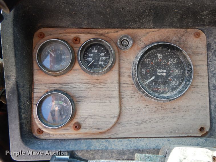 image for item HJ9735 1987 White WCM  fertilizer delivery truck