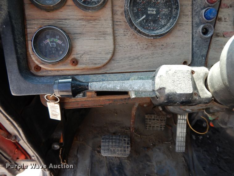 image for item HJ9735 1987 White WCM  fertilizer delivery truck