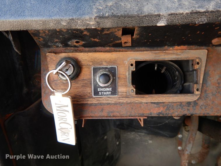 image for item HJ9735 1987 White WCM  fertilizer delivery truck