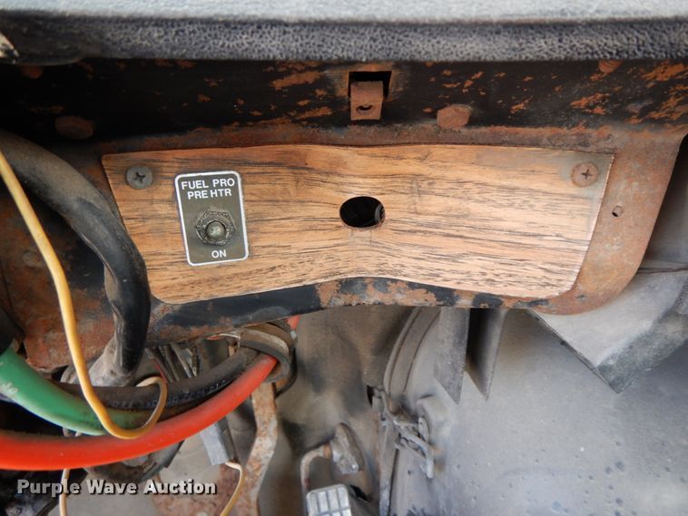 image for item HJ9735 1987 White WCM  fertilizer delivery truck