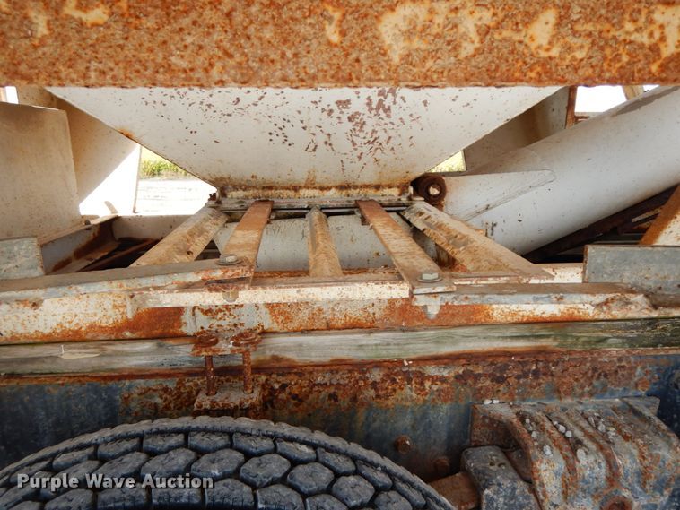 image for item HJ9735 1987 White WCM  fertilizer delivery truck