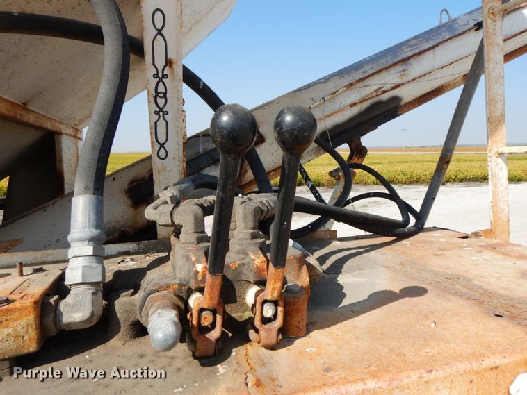 image for item HJ9735 1987 White WCM  fertilizer delivery truck