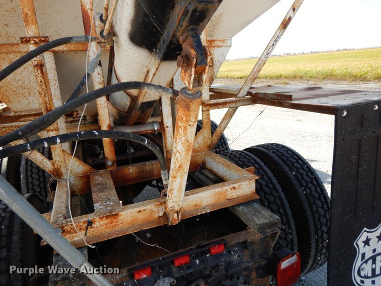 image for item HJ9735 1987 White WCM  fertilizer delivery truck