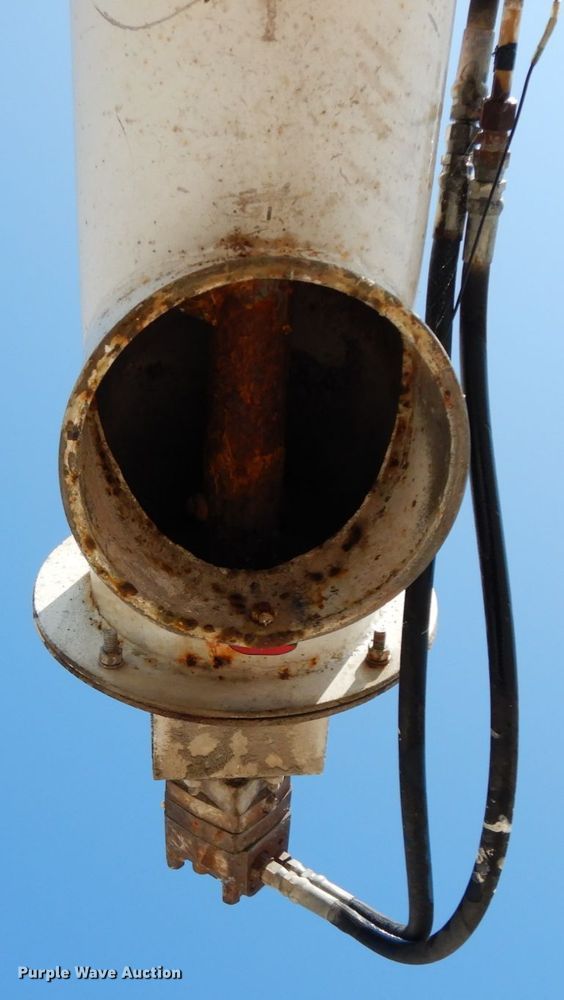 image for item HJ9735 1987 White WCM  fertilizer delivery truck