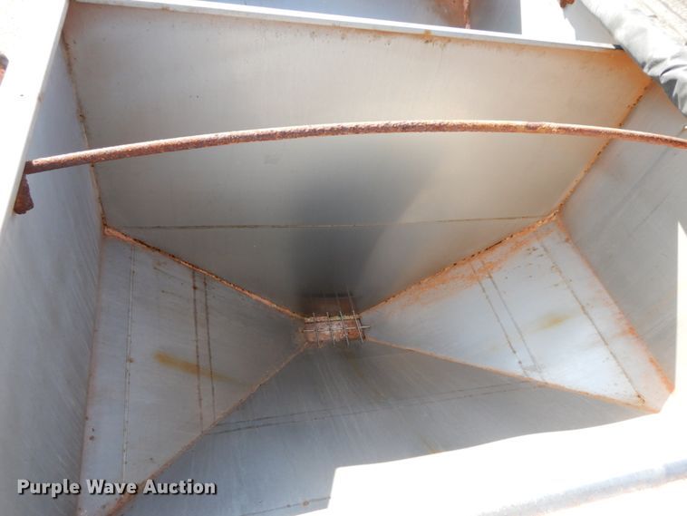 image for item HJ9735 1987 White WCM  fertilizer delivery truck