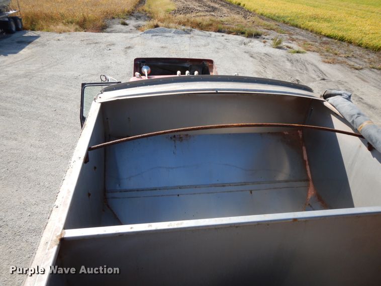 image for item HJ9735 1987 White WCM  fertilizer delivery truck