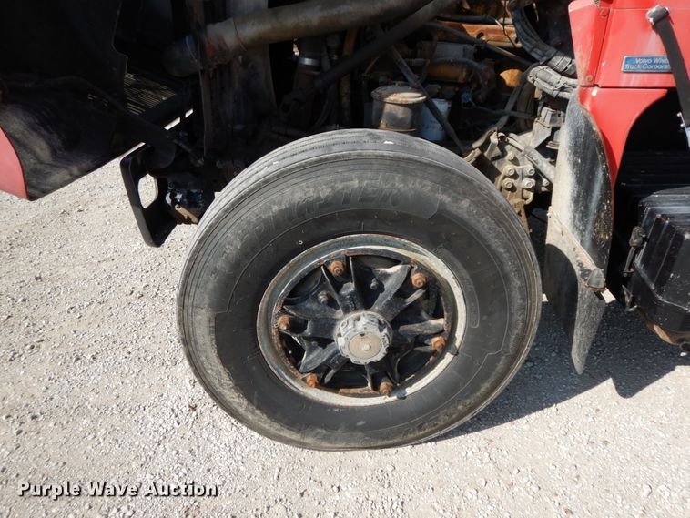 image for item HJ9735 1987 White WCM  fertilizer delivery truck