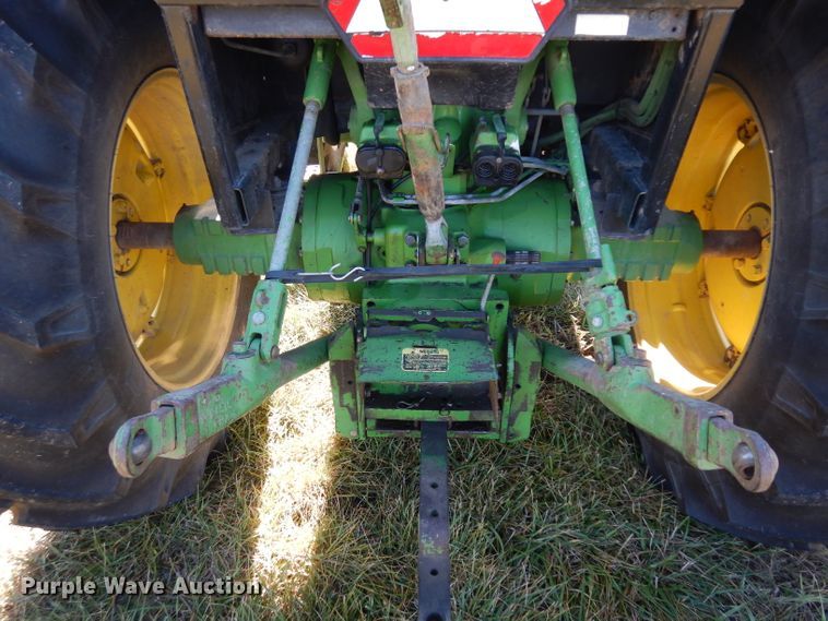 image for item HN9306 1988 John Deere 2955  MFWD tractor