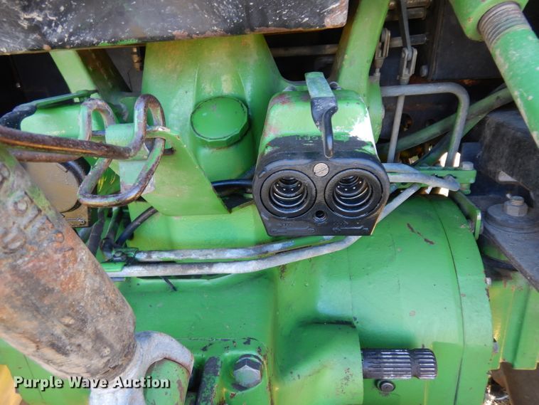 image for item HN9306 1988 John Deere 2955  MFWD tractor