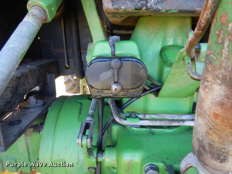 image for item HN9306 1988 John Deere 2955  MFWD tractor