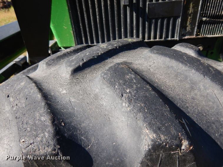 image for item HN9306 1988 John Deere 2955  MFWD tractor