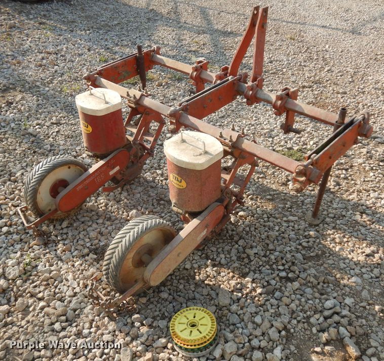 image for item HN9357 Two row planter