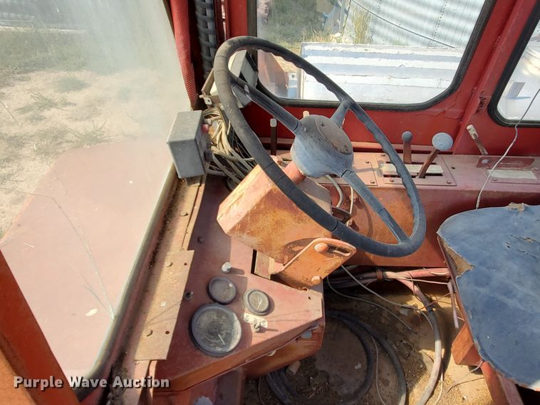 image for item HO9671 Hagie 640 Hi-Tractor applicator