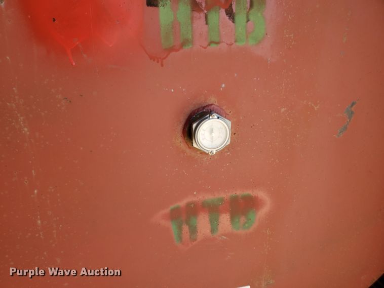 image for item HO9673 (2) oil tanks