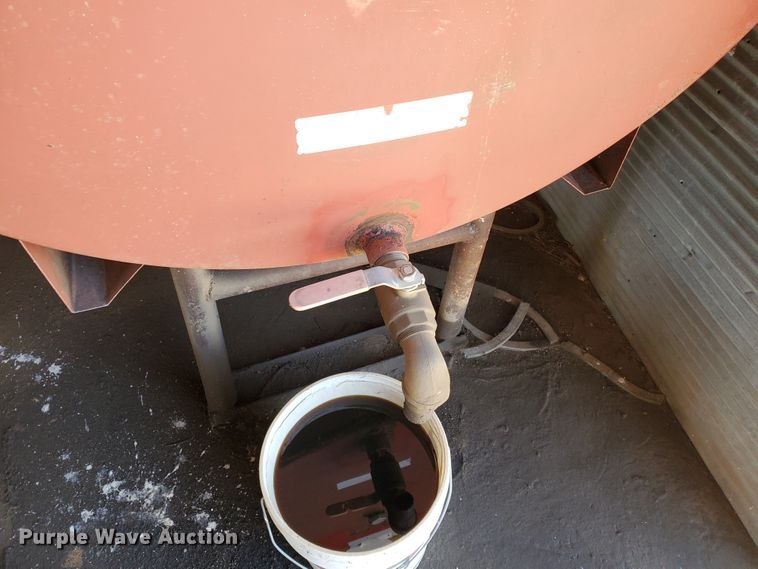 image for item HO9673 (2) oil tanks