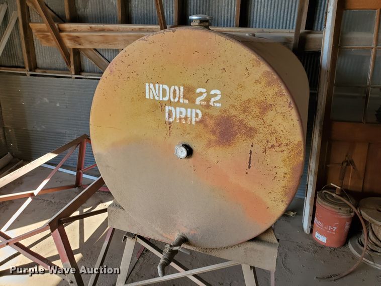 image for item HO9673 (2) oil tanks