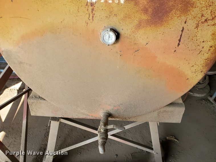 image for item HO9673 (2) oil tanks