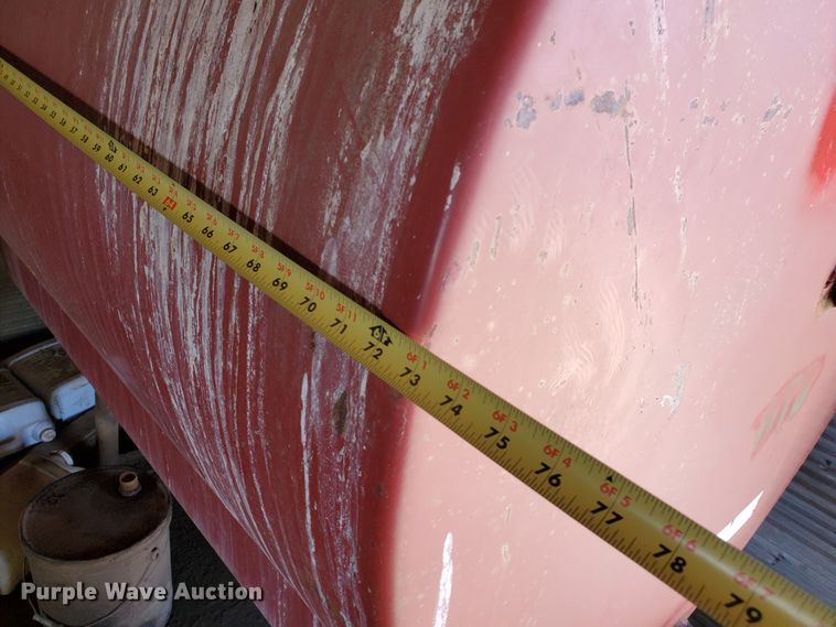 image for item HO9673 (2) oil tanks