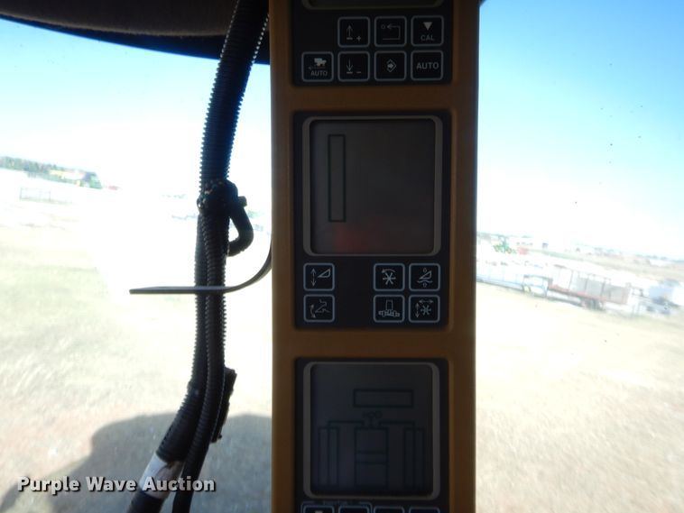 image for item HW9037 2004 John Deere 9660 STS  combine