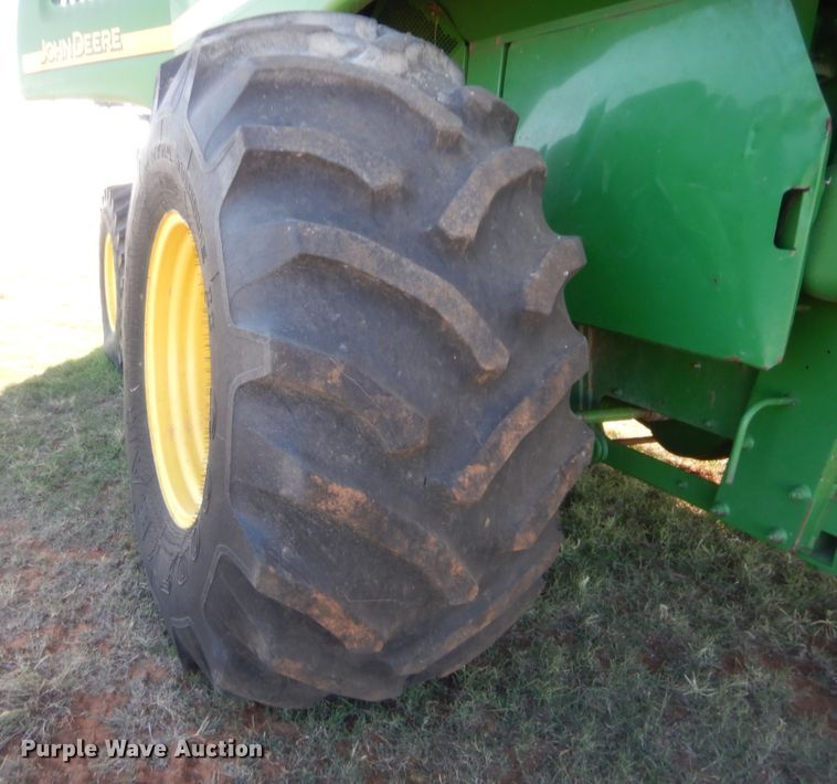 image for item HW9037 2004 John Deere 9660 STS  combine