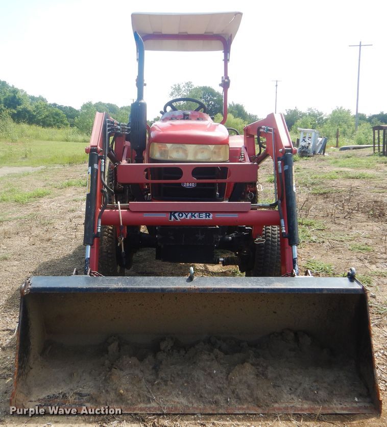 image for item HY9301 2004 Ag King AK-2840  MFWD tractor