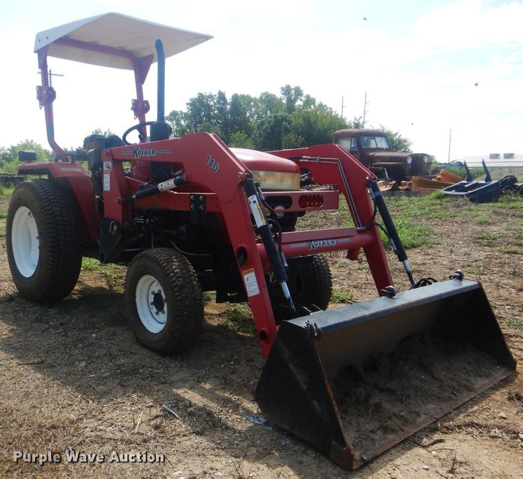image for item HY9301 2004 Ag King AK-2840  MFWD tractor
