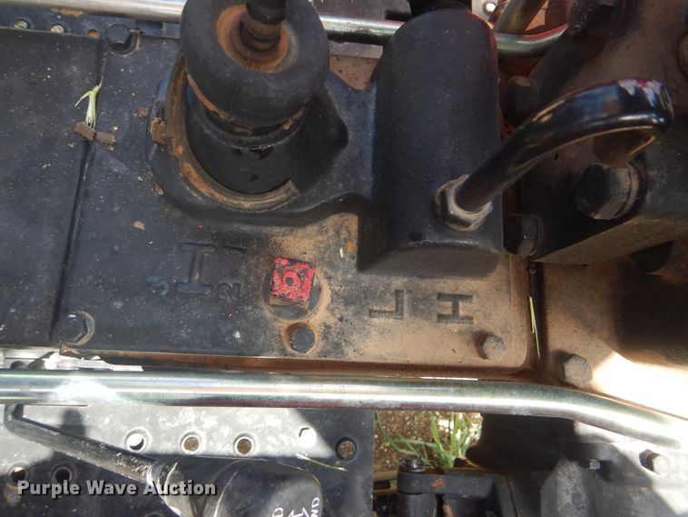 image for item HY9301 2004 Ag King AK-2840  MFWD tractor