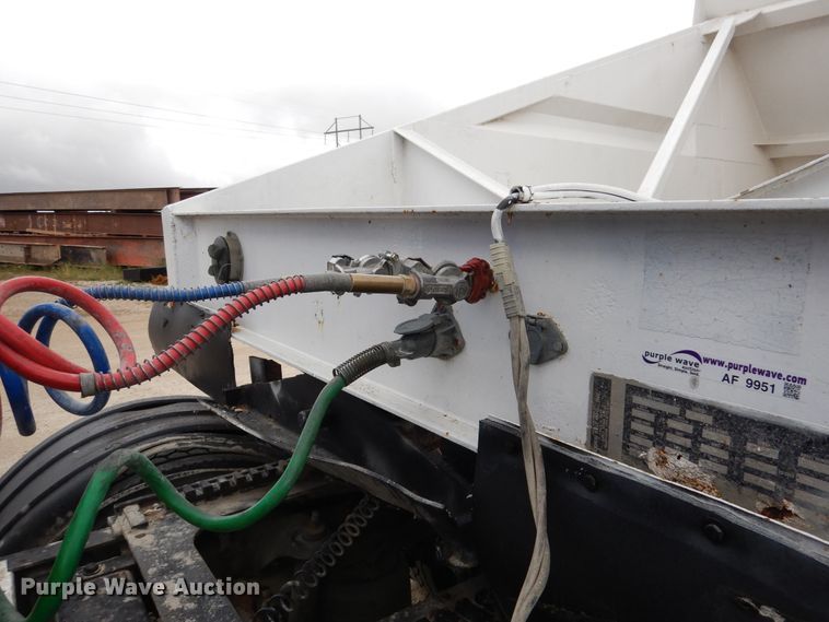 image for item AF9951 1998 Corn Belt S-4202-W bottom dump trailer