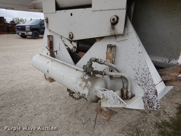 image for item AF9951 1998 Corn Belt S-4202-W bottom dump trailer