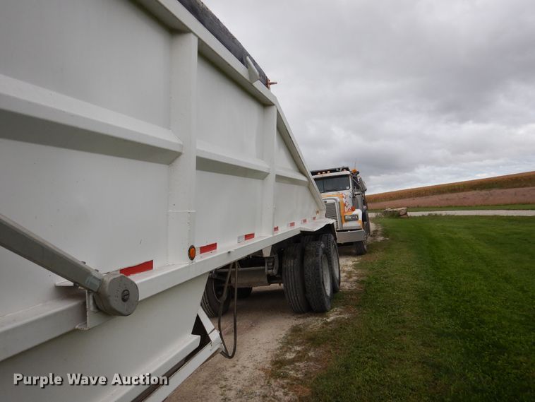 image for item AF9951 1998 Corn Belt S-4202-W bottom dump trailer