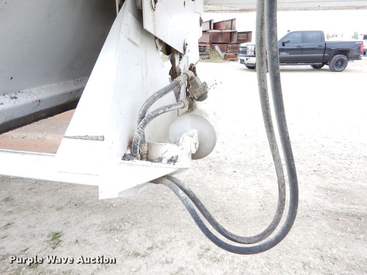 image for item AF9951 1998 Corn Belt S-4202-W bottom dump trailer