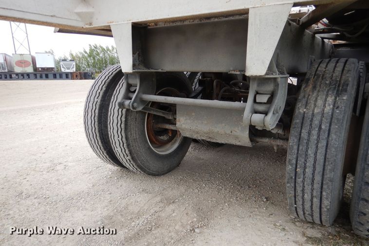 image for item AF9951 1998 Corn Belt S-4202-W bottom dump trailer