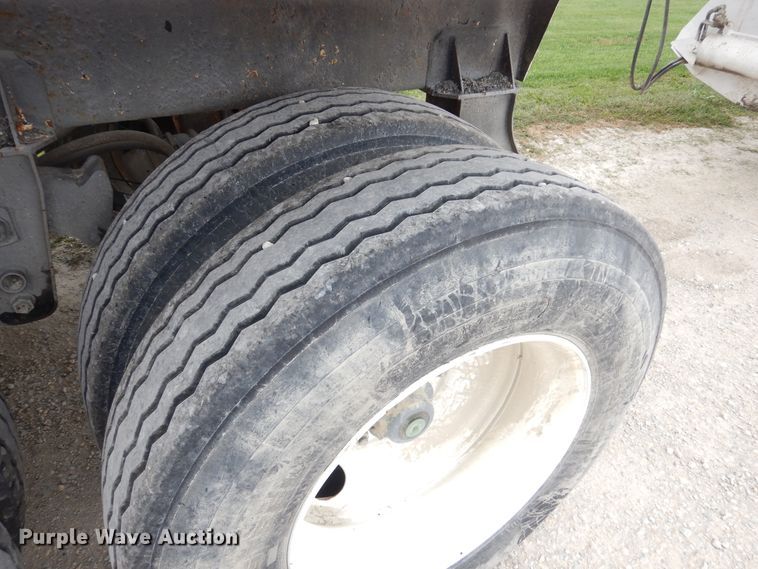 image for item AF9951 1998 Corn Belt S-4202-W bottom dump trailer