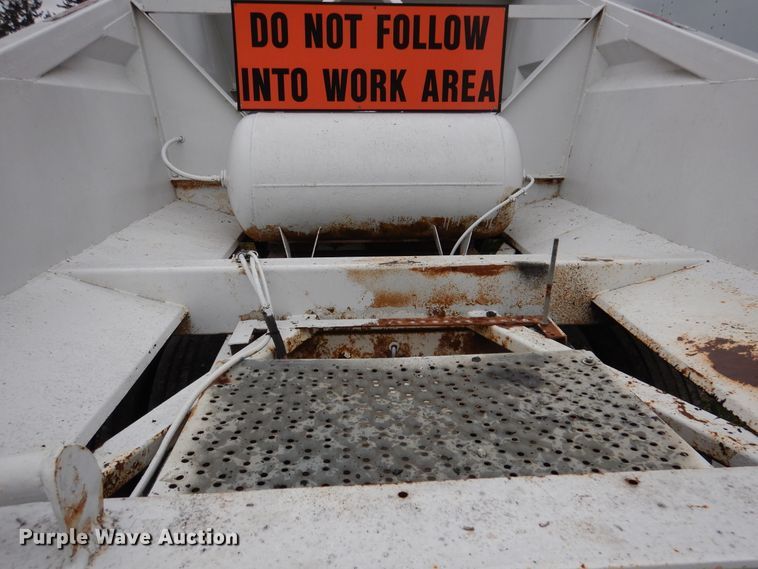 image for item AF9952 1998 Corn Belt S4202-W bottom dump trailer