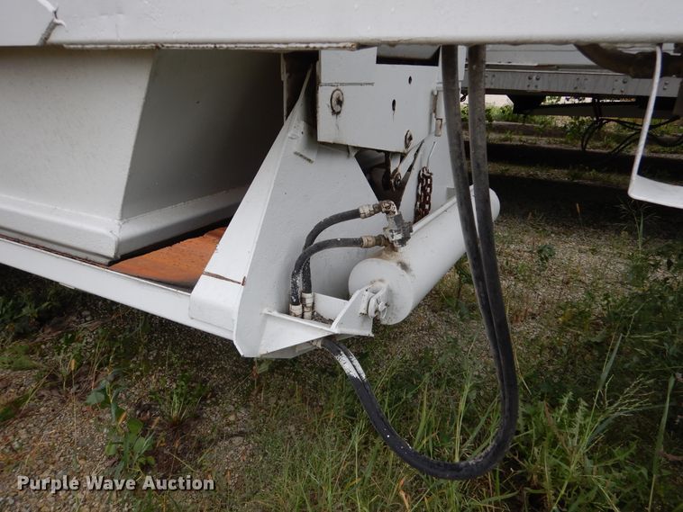image for item AF9952 1998 Corn Belt S4202-W bottom dump trailer