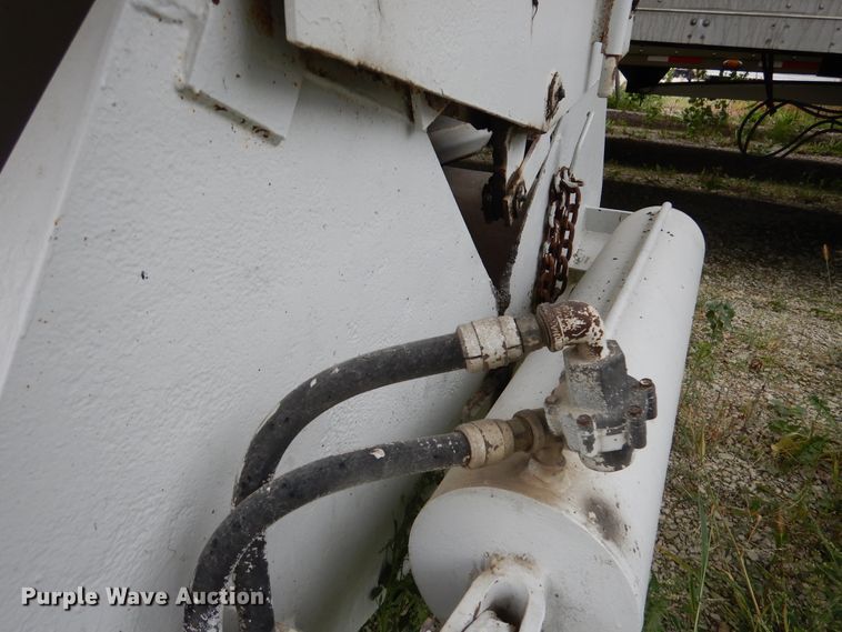 image for item AF9952 1998 Corn Belt S4202-W bottom dump trailer