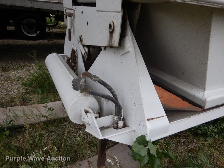 image for item AF9952 1998 Corn Belt S4202-W bottom dump trailer