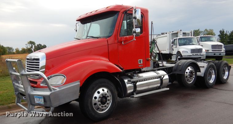 image for item AF9956 2006 Freightliner Columbia  semi truck