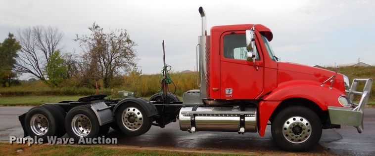 image for item AF9956 2006 Freightliner Columbia  semi truck