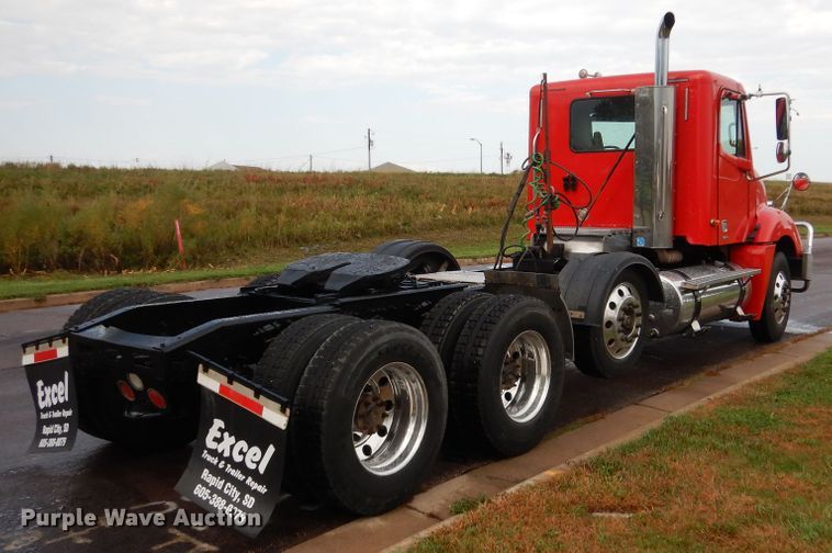 image for item AF9956 2006 Freightliner Columbia  semi truck