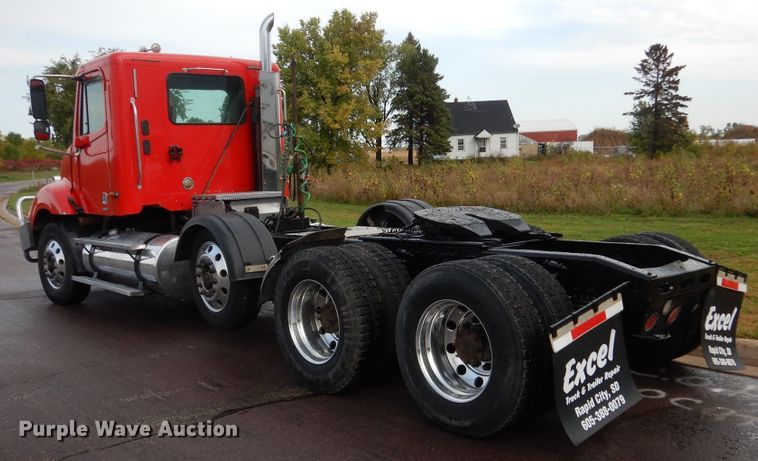 image for item AF9956 2006 Freightliner Columbia  semi truck