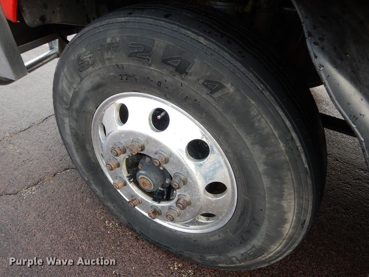 image for item AF9956 2006 Freightliner Columbia  semi truck