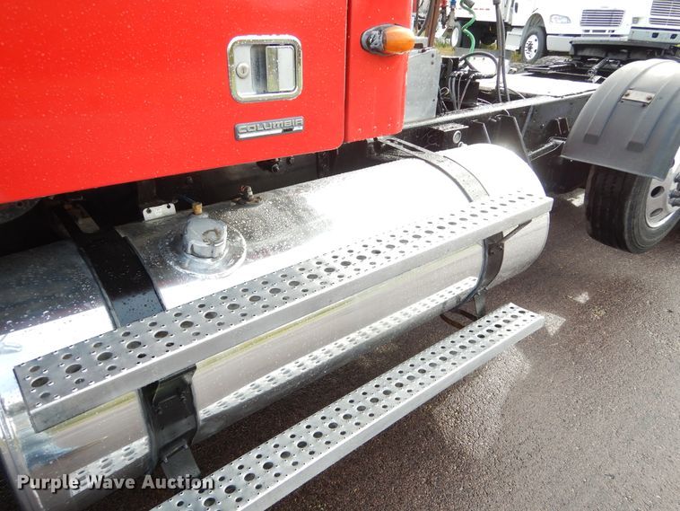 image for item AF9956 2006 Freightliner Columbia  semi truck