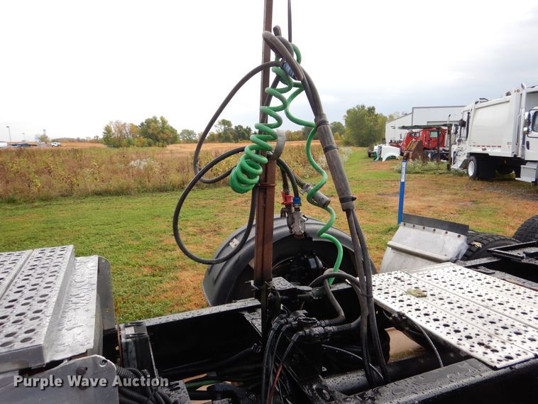 image for item AF9956 2006 Freightliner Columbia  semi truck