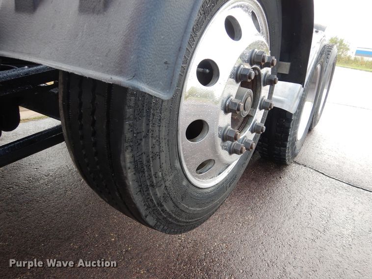 image for item AF9956 2006 Freightliner Columbia  semi truck