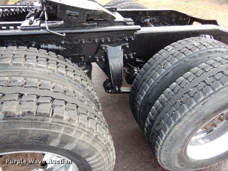 image for item AF9956 2006 Freightliner Columbia  semi truck