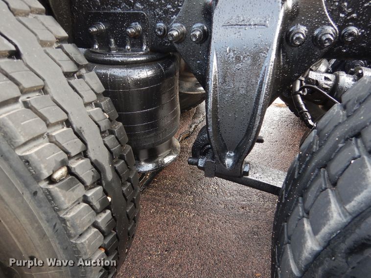 image for item AF9956 2006 Freightliner Columbia  semi truck