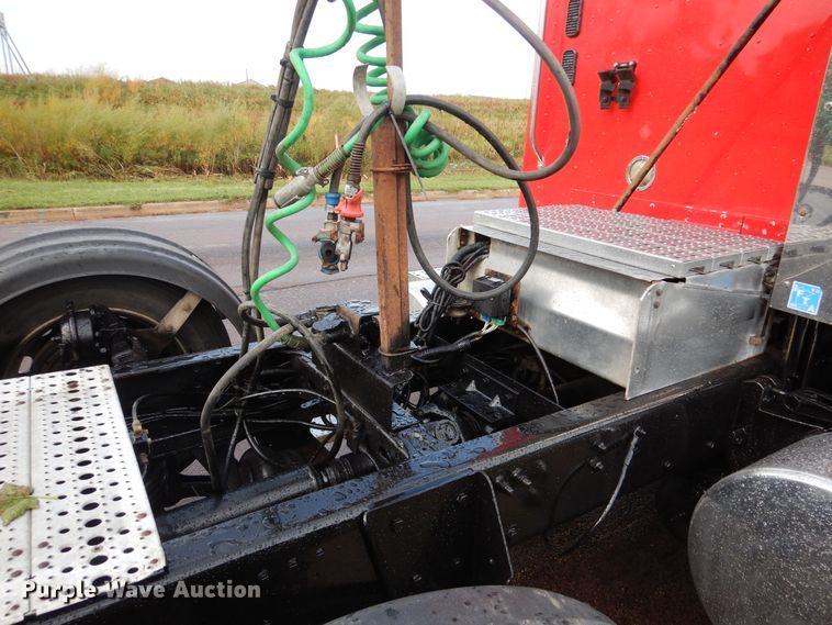 image for item AF9956 2006 Freightliner Columbia  semi truck